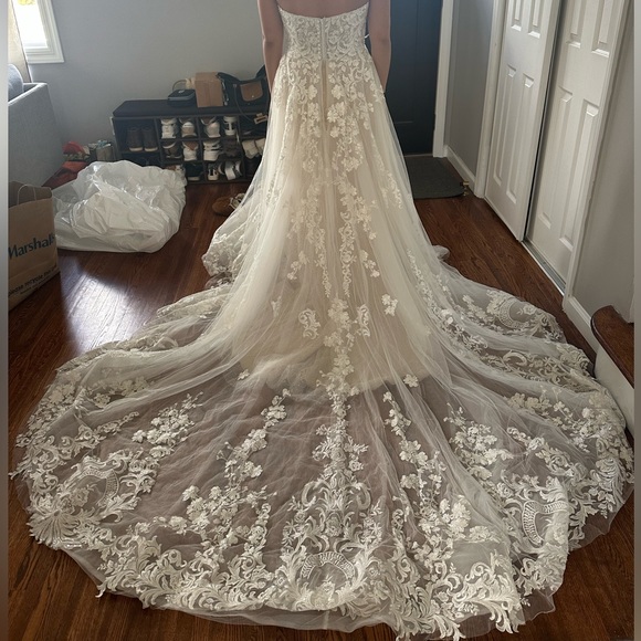 Martina Liana Wedding Dress 1228 - Picture 15 of 17